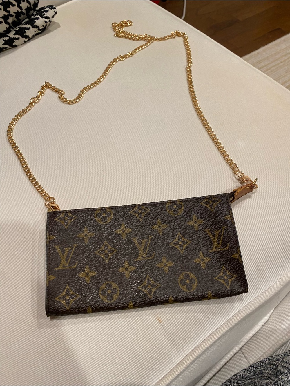 Louis Vuitton LV Bucket Pouch Pochette GM with Crossbody Chain